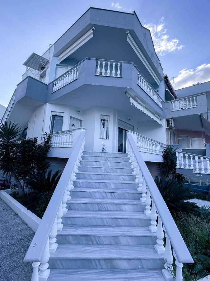Coastline Apartment Néa Péramos Kültér fotó