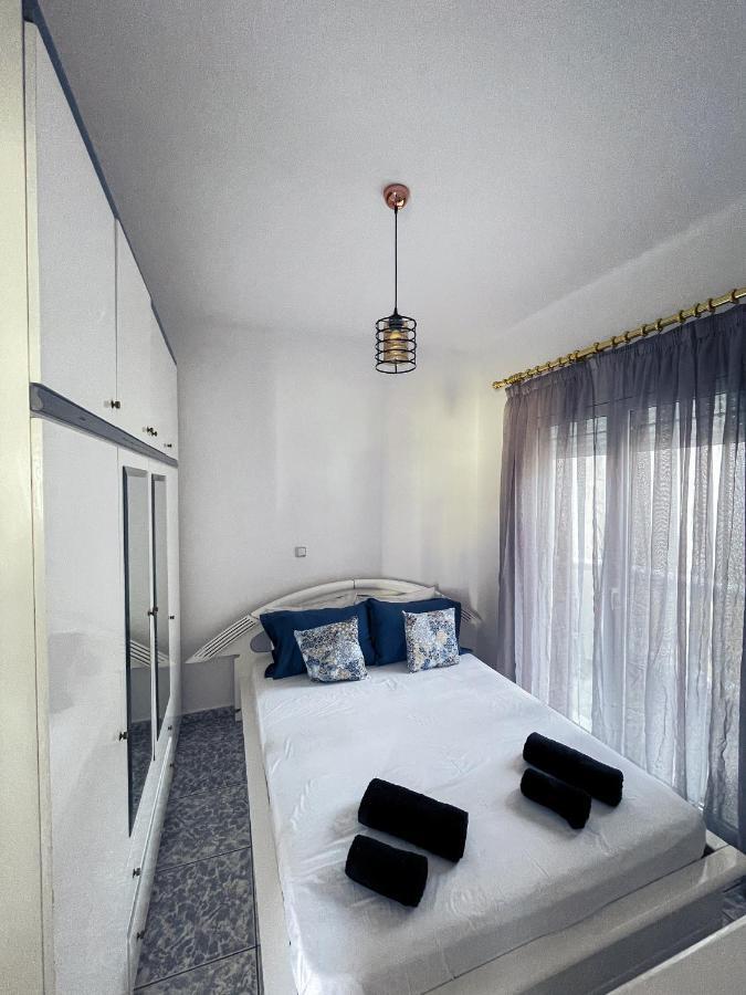 Coastline Apartment Néa Péramos Kültér fotó
