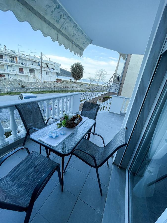 Coastline Apartment Néa Péramos Kültér fotó