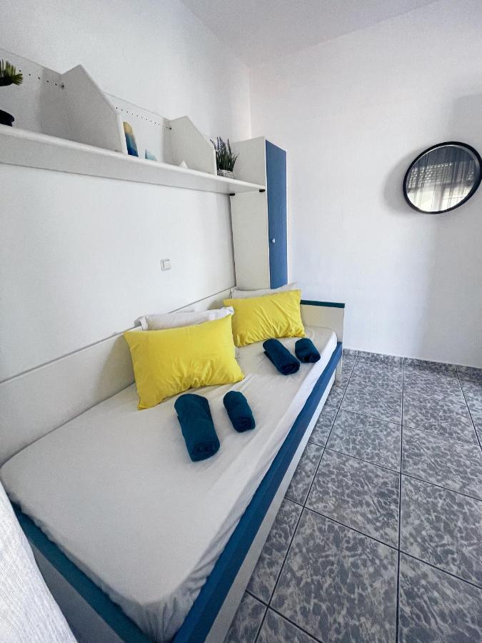 Coastline Apartment Néa Péramos Kültér fotó