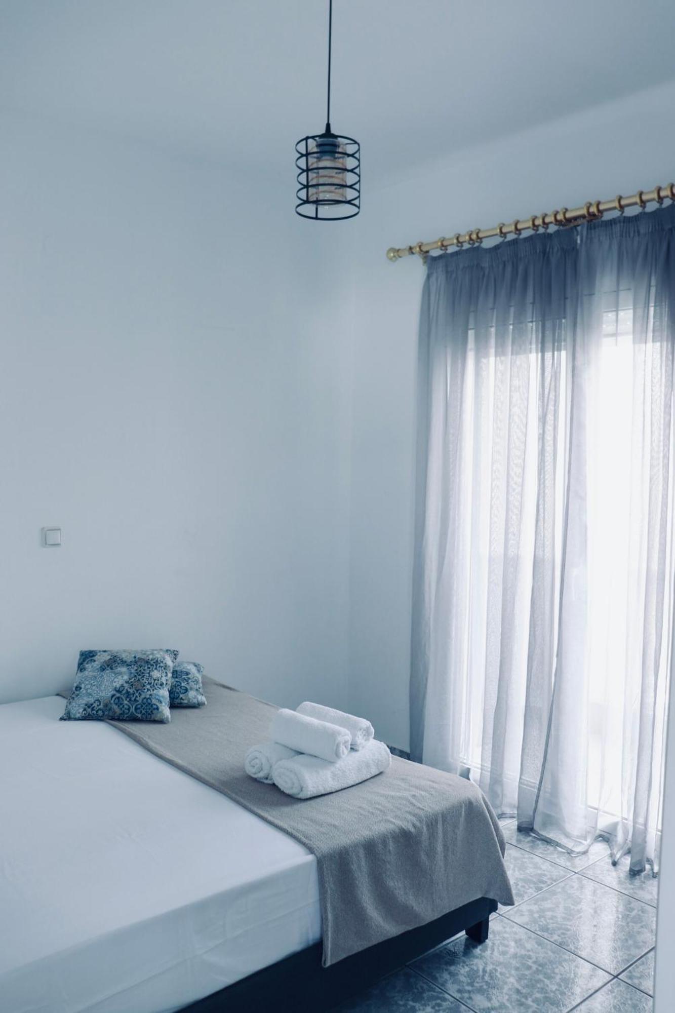 Coastline Apartment Néa Péramos Kültér fotó