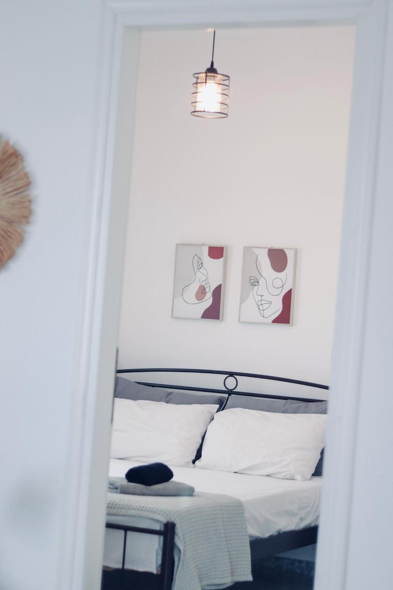 Coastline Apartment Néa Péramos Kültér fotó