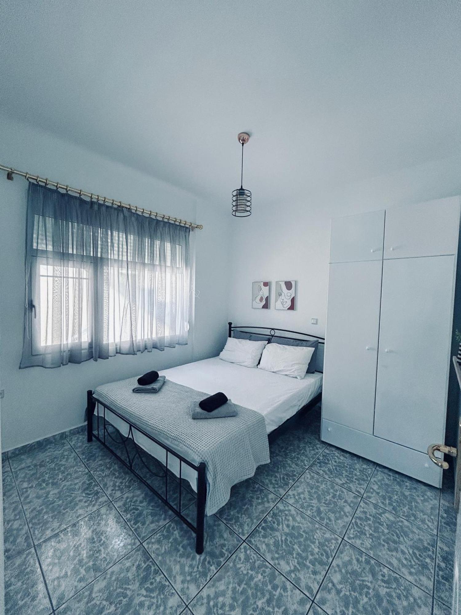 Coastline Apartment Néa Péramos Kültér fotó