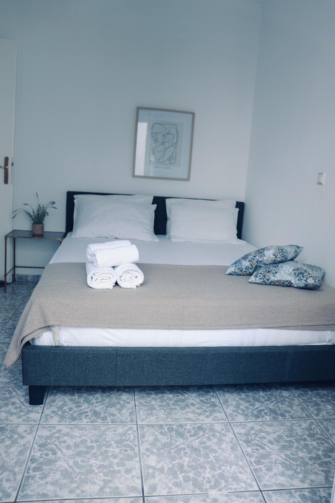 Coastline Apartment Néa Péramos Kültér fotó