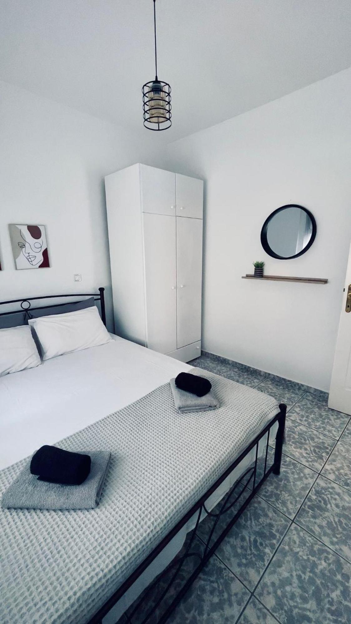 Coastline Apartment Néa Péramos Kültér fotó